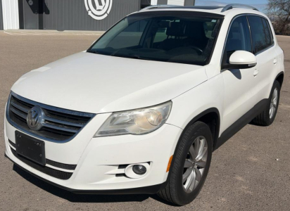 2011 VOLSWAGEN TIGUAN - 122K MILES - AWD!