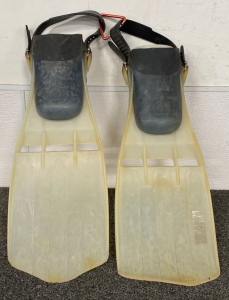 Pair of Browning Scuba Fins - Please Inspect For Fit