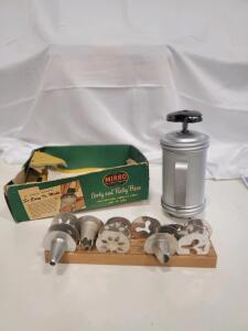 Mirro Aluminum Cookie and Pastry Press Model 3584, 8 Shaping Discs, Vintage, Original Box