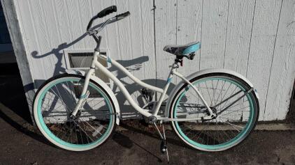 26&rdquo; Huffy Cranbrook Bike (White And Mint)