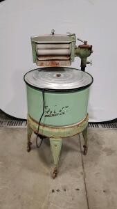 Vintage Maytag Wringer Washing Machine, Model E2L, Electric, Green
