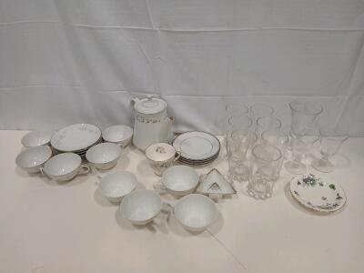 Noritake Fine China Savoy Set, Japan, 5825, Floral & Platinum Trim