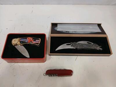Collectible Folding Knives, Wolf Design Handle, Stainless Steel Blade