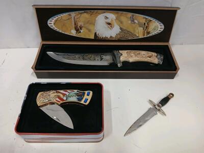 Collectible Knives Set with Eagle Design and Display Cases