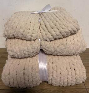 (2) Sugar Spun Cozy 50&rsquo;x80&rsquo; Throw Blanket