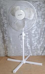 (1) Pelonis 16", 3-Speed, Adjustable Height Pedistal Fan