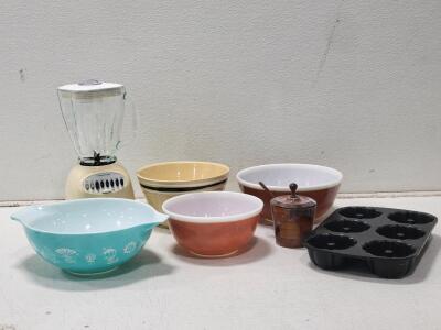 4-Quart Pyrex Cinderella Bowl w/ Balloon Design, Pyrex Terracotta Colored Bowls, Blender, & More!