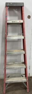 Werner FS1506 6 ft Fiberglass Step Ladder, Type IA, 300 lb Capacity, ANSI A14.5