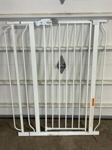Regalo Steel Baby Gate, Walk Thru, 29&ndash;40&rdquo; Adjustable Width, 30&rdquo; Tall, White, Pressure Mount