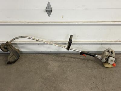 ECHO GT-200R Gas String Trimmer, Curved Shaft, 21.2cc 2-Stroke, 16" Swath, D-Loop Handle. Good compression.