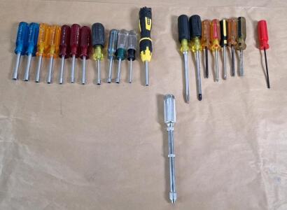 (1) Vintage Stanley Yankee 41Y Push Drill & (20) Assorted Bit Drivers & Screwdrivers