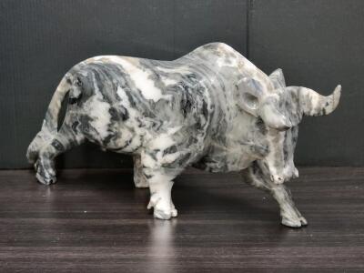 (1) Marble or Onyx Stone Bull, 15.5"