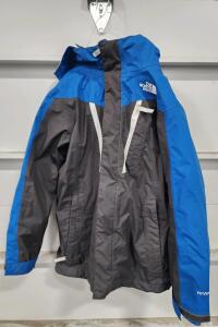 (1) Size M The North Face HyVent Waterproof Jacket