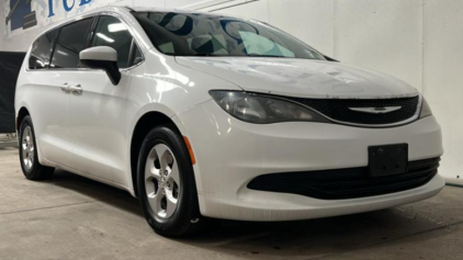 2017 CHRYSLER PACIFICA - 3RD ROW SEATING!