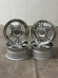 American Racing AR-560 15x7 5-Lug Alloy Wheels Polished Silver Set of 4 with Center Caps