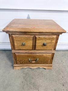Traditional Oak Nightstand, 2 Drawers, Brass Hardware, 24"x15"x24", Classic Scalloped Base