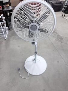 Lasko 18-Inch Pedestal Fan with Remote, 3 Speeds, Timer, Digital Controls, White