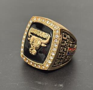 Chicago Bulls 1991 NBA Championship Replica Ring, Michael Jordan #23, Gold-Tone, Bulls Logo