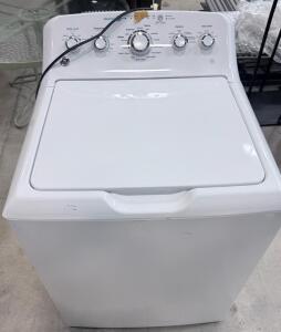 GE GTW465ASN2WW Top Load Washer, 4.5 cu ft, Agitator, 14 Cycles, White, Serial RS974487G
