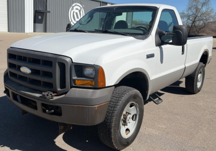 2005 FORD F-350 - 84K MILES - 4X4!