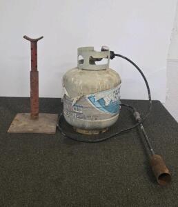 Propane Torch Kit with 20lb Tank & Heavy Duty Adjustable Jack Stand &ndash; Burner & Regulator Included