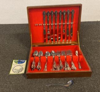 1847 Rogers Bros Remembrance Silverplate Flatware Set with Chest &ndash; Approx. 22 Pieces, USA