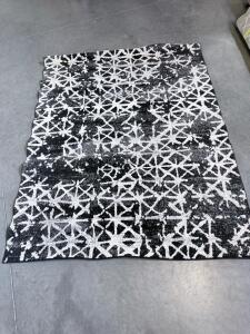LIVABLISS Siyah 5.2' x 7' Black & White Abstract Machine-Woven Area Rug, OEKO-TEX Certified, Turkey