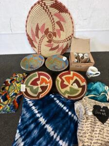 African Handwoven Baskets (Rwanda/Uganda), 4 Mugs, Textiles & Bags