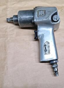 (1) 3/8" Drive Impact Gun