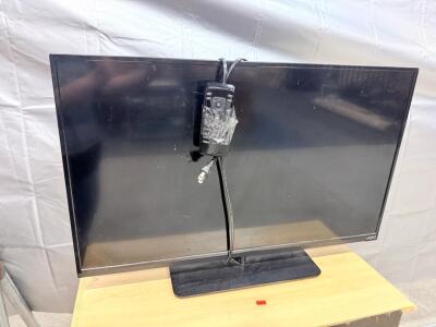 Vizio E320-B2 32-Inch LED TV, 720p HD, 2 HDMI, USB, Stand, Remote, 2014, LWZ2PKAQ0804800
