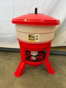 Miller Deluxe Dome Poultry Feeder, 50 lb Capacity, Plastic, Raised, Model DXDOMEFDR50, Spain