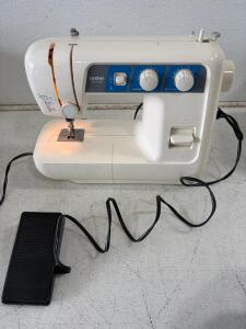 Brother VX-1140 Electric Sewing Machine, 5 Stitch Patterns, w/ Foot Pedal & Hard Case