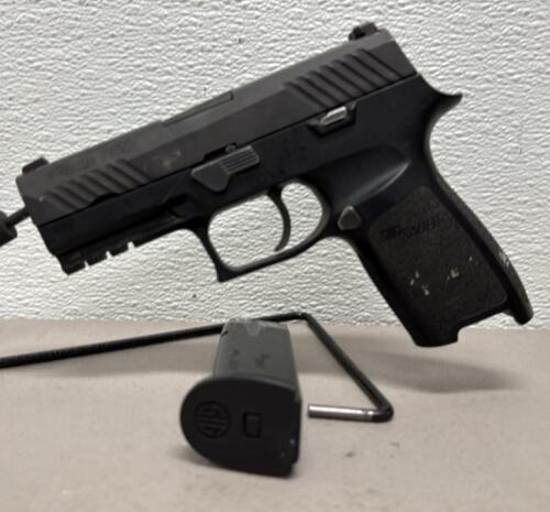 SIG Sauer P320 .40 S&W/.357 SIG Semi-Auto Pistol, Serial 58C200495, 1 Mag