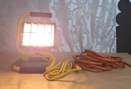 (1) Halogen Work Light & (1) 25-Foot Extension Cord