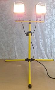(1) Dual-Head Halogen Work Light W Adjustable Height Tripod Stand