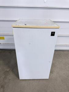 GE TBC16DABRLAD Mini Fridge, 4.4 cu ft, White, Freezer, Adjustable Shelves, Serial LB010421