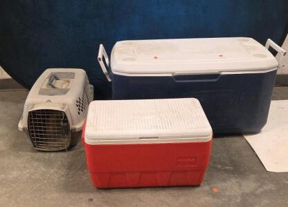 Igloo 28 Quart Hard-Sided Red Cooler, 18.7"x11.6"x13.3", Hinged Lid, Plastic Handles