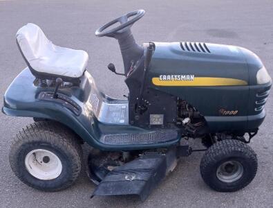 Craftsman LT1000 Riding Lawn Tractor, 17.5 HP Briggs & Stratton Engine, 42" Deck, 6-Speed Manual