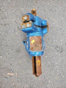 Heavy-Duty 6" Swivel Base Bench Vise with Pipe Jaws, Blue, Cast Iron, Triangular Mounting Pattern
