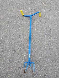 Garden Claw Manual Cultivator, 4-Tine Steel Tool, Blue/Yellow, Ergonomic Handle, 39 Inch
