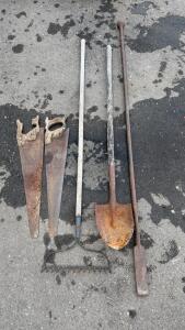 Vintage Hand Tool Lot: 2 Saws, Garden Rake, Shovel, Digging Bar &ndash; Metal/Wood Construction