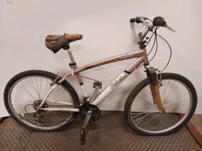 Schwinn Skyliner Mountain Bike 18&rdquo; Steel Frame 26&rdquo; Wheels Front Suspension Tan/White