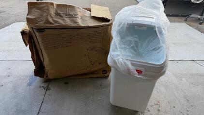 Rubbermaid 3.5 cu ft Ingredient Bin FG360288WHT, White, Scoop & Clear Sliding Lid, NSF, 32 oz Scoop