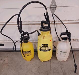 (3) Handheld Pump Garden Sprayers &ndash; Ortho Yard Plus 2 Gallon, Flo-Master 1401HD, Optimum 1401