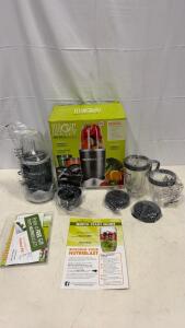 NutriBullet NBR-12 600W Blender, 12-Piece Set, Extractor & Milling Blades, 24oz/18oz Cups