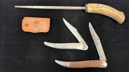 Vintage Knife & Sharpener Set &ndash; 2 Folding Pocket Knives, Stag Handle Steel, Custom Leather Sheath