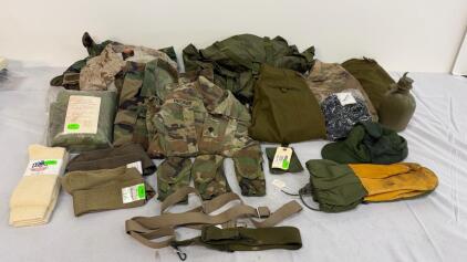 US Military Surplus Size Small Field Gear Lot w/ Cold Weather Clothing, MultiCam, Woodland, UCP, Accessories