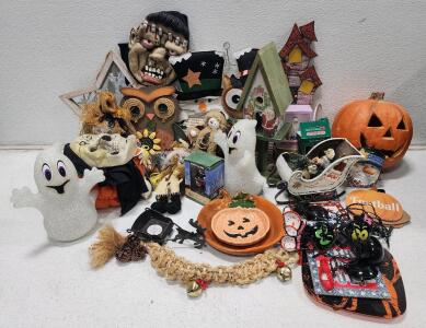 Assorted Seasonal And Holiday Decor