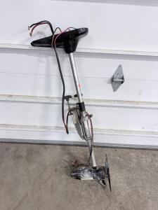 Minn Kota Endura 30 lb Thrust Electric Trolling Motor, 30" Shaft, Transom Mount, Needs Repair