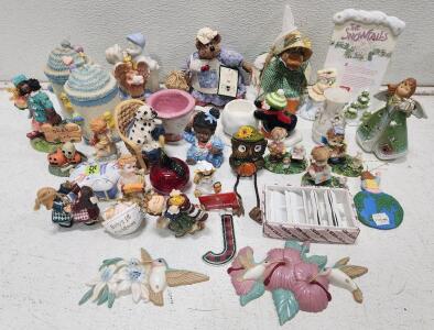 (1) Russ Berrie "Country Folks" Mrs. Allspice Sitting Bear Figurine (1) Vintage "Miss Happywings" Duck Collectible Figurine And Assorted Home Decor Ceramic Figurines